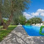 Holiday Home Tribunj-Sovlje Dubravice Holiday home *