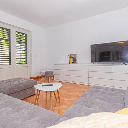 Holiday Home Tribunj-Sovlje Dubravice Holiday home *