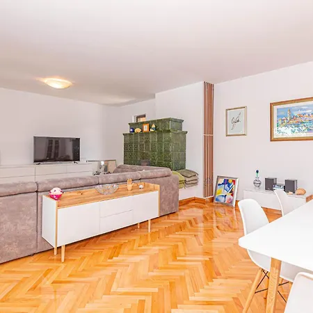Superbe Maison À Tribunj-Sovlje Hébergement de vacances Tribalj